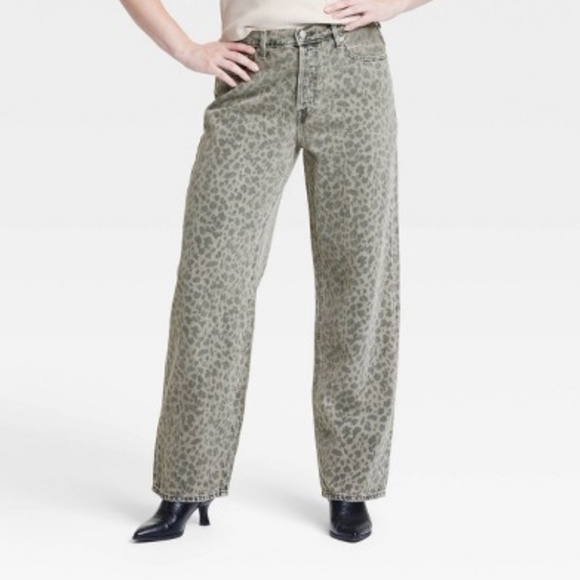 Universal Thread Leopard Print - Women's Mid-Rise 90's Baggy Jeans - Picture 3 of 6